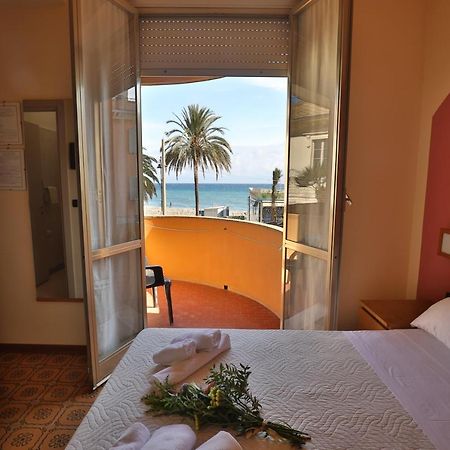 Xxv Aprile Casa Per Ferie Hotel Albenga Luaran gambar