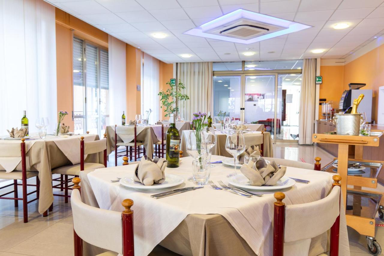 Xxv Aprile Casa Per Ferie Hotel Albenga Luaran gambar