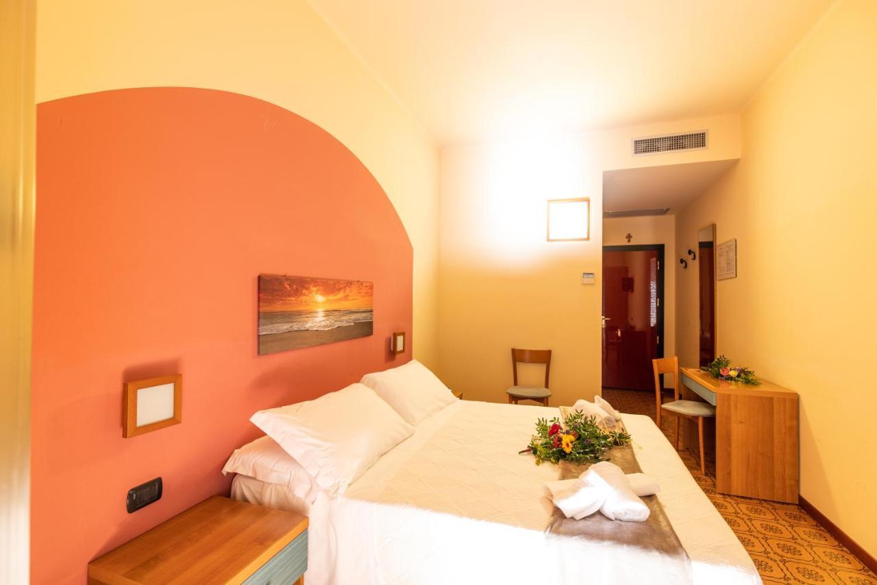 Xxv Aprile Casa Per Ferie Hotel Albenga Luaran gambar