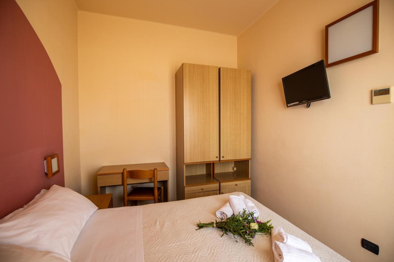 Xxv Aprile Casa Per Ferie Hotel Albenga Luaran gambar