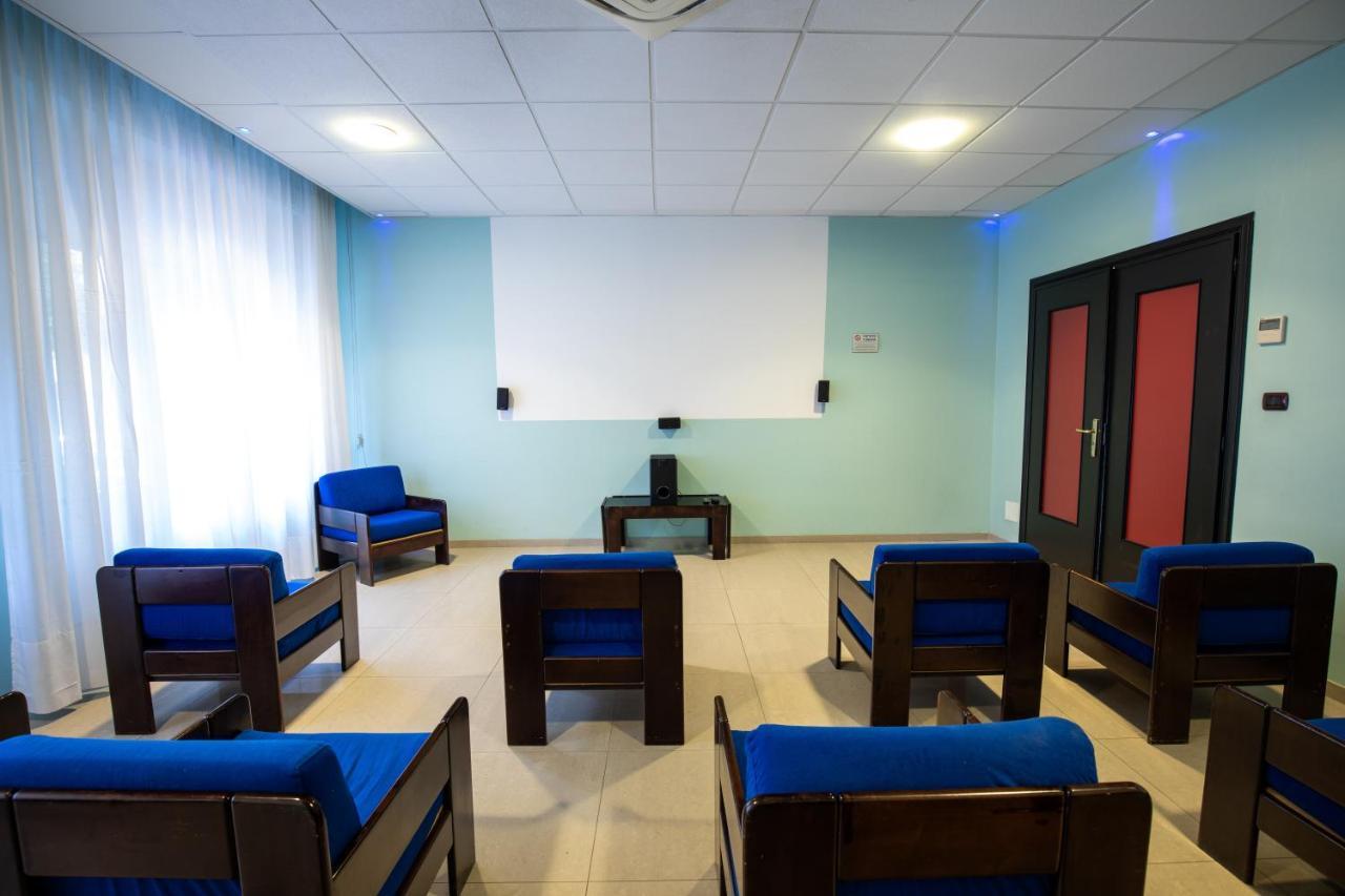Xxv Aprile Casa Per Ferie Hotel Albenga Luaran gambar