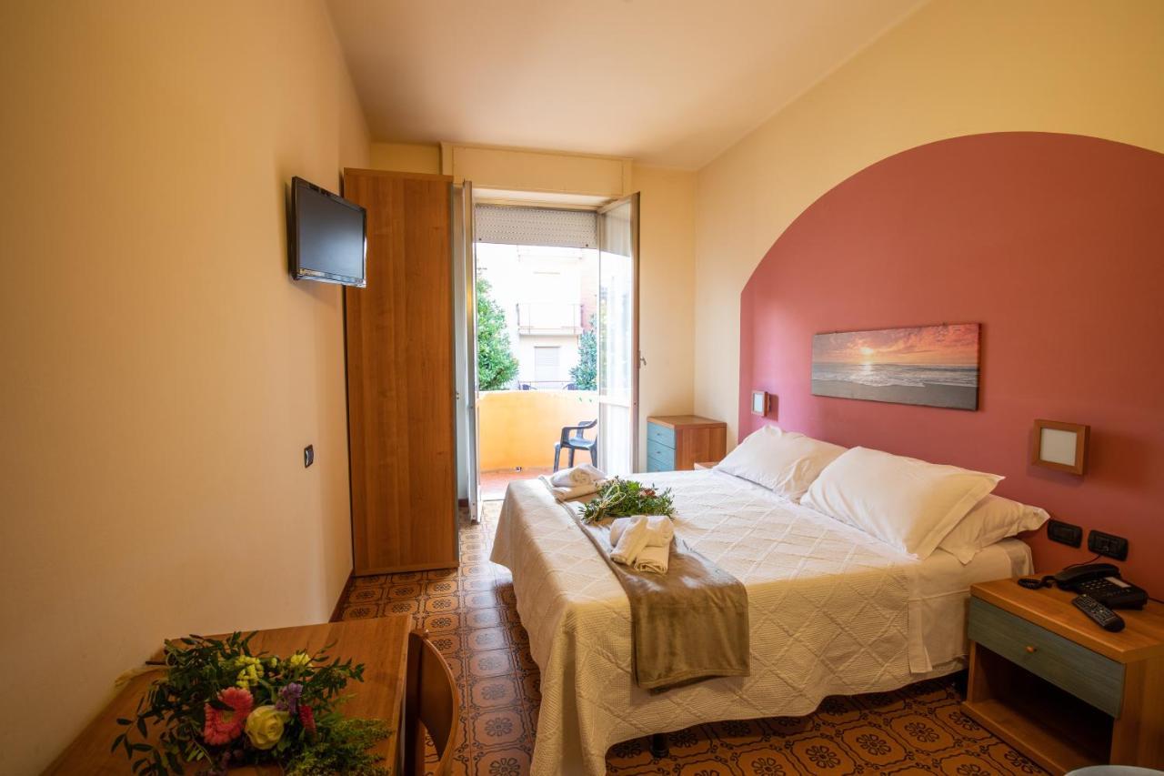 Xxv Aprile Casa Per Ferie Hotel Albenga Luaran gambar