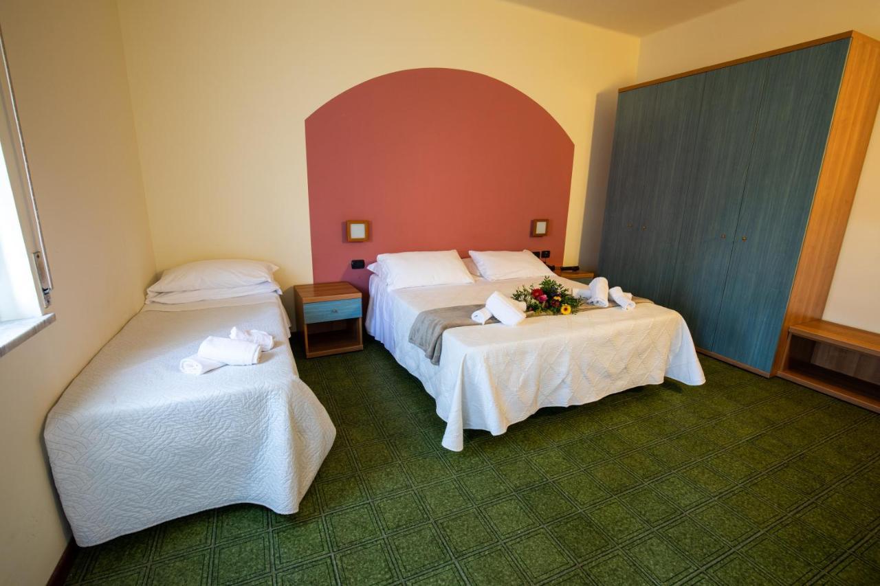 Xxv Aprile Casa Per Ferie Hotel Albenga Luaran gambar
