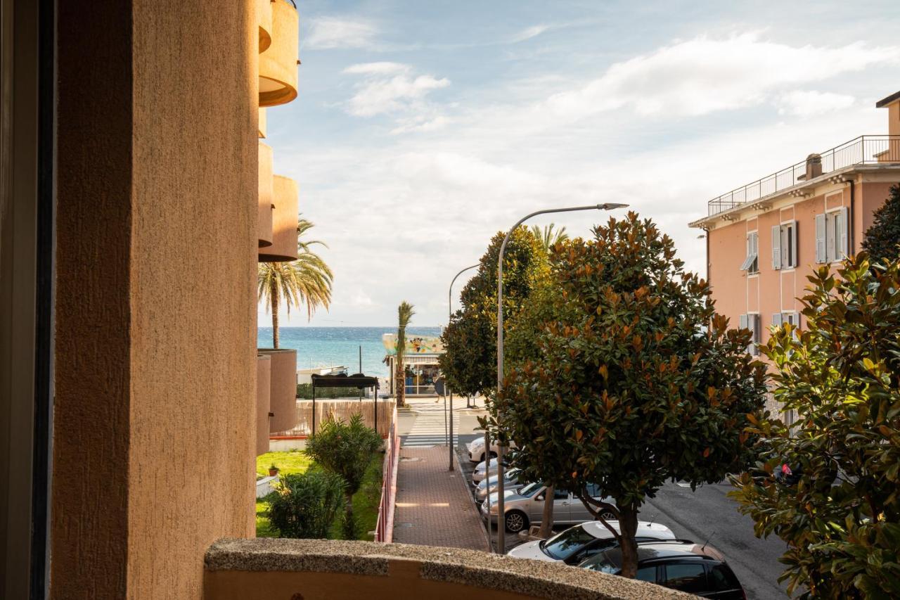 Xxv Aprile Casa Per Ferie Hotel Albenga Luaran gambar