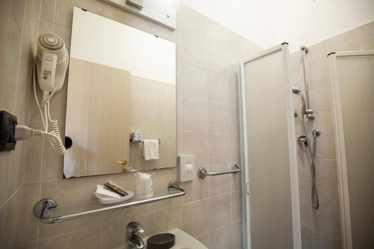Xxv Aprile Casa Per Ferie Hotel Albenga Luaran gambar